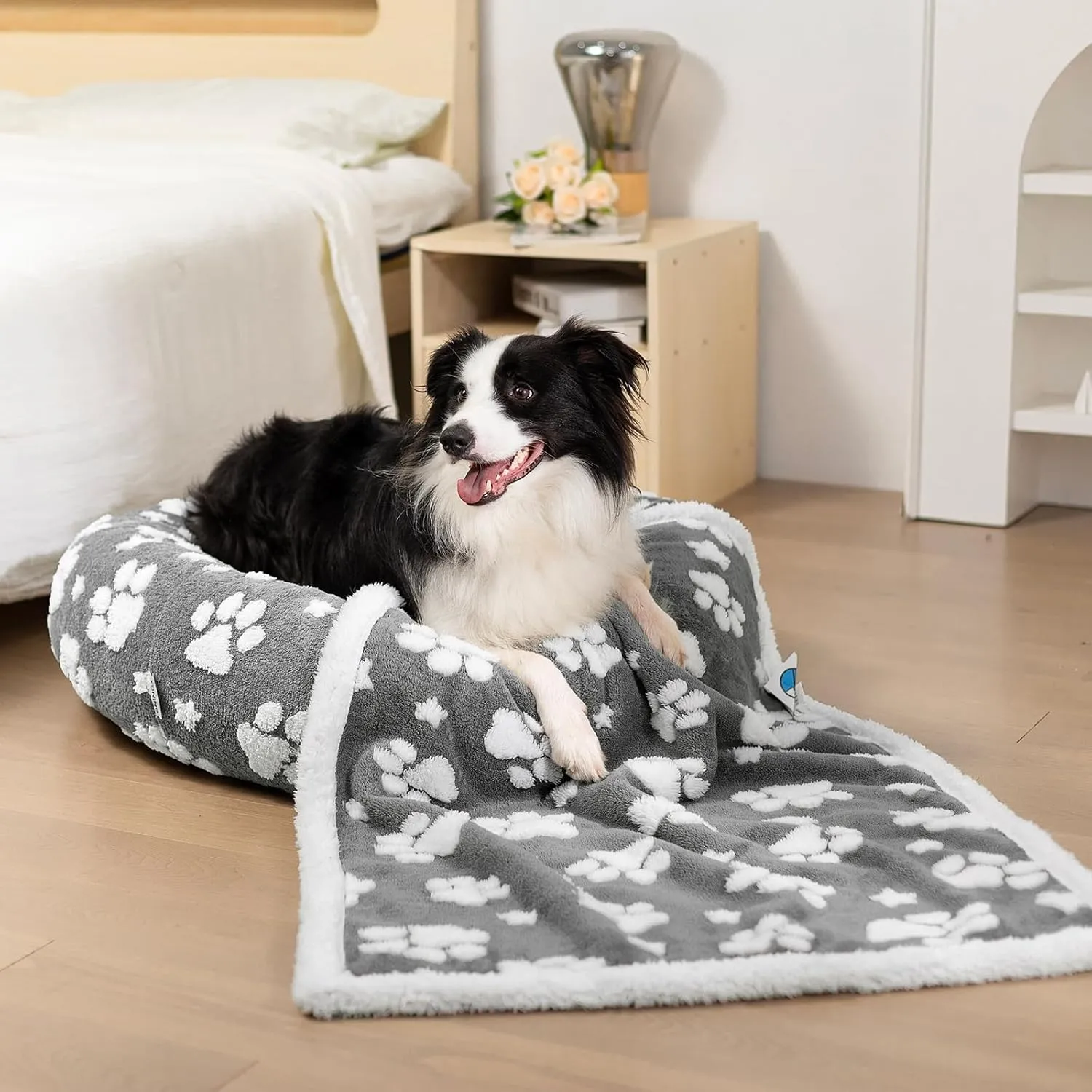 Donut Dog Beds for Small Dogs, Calming Round Cat Beds for Indoor Cats, Cute 3D Textured Paw Pet Bed with Removable Washable Cover and Anti-Slip BottomGrey23"