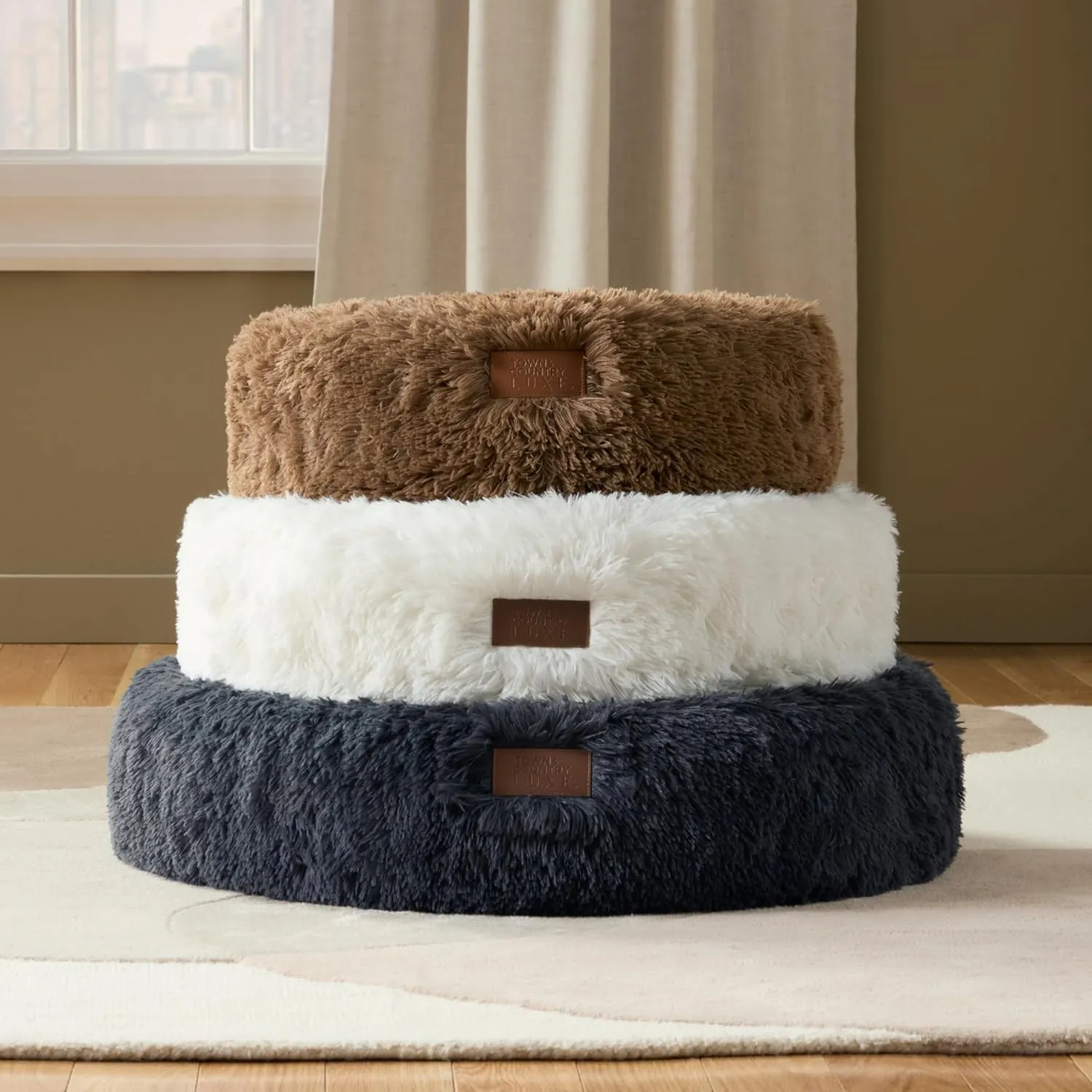 TOWN & COUNTRY LUXE CuddleTown Fuzzy Solid Donut Pet Bed, Soft, Cozy & Calming, Non-Slip Bottom, 100% Machine Washable, Cream, XS 19"x19"x7" Round